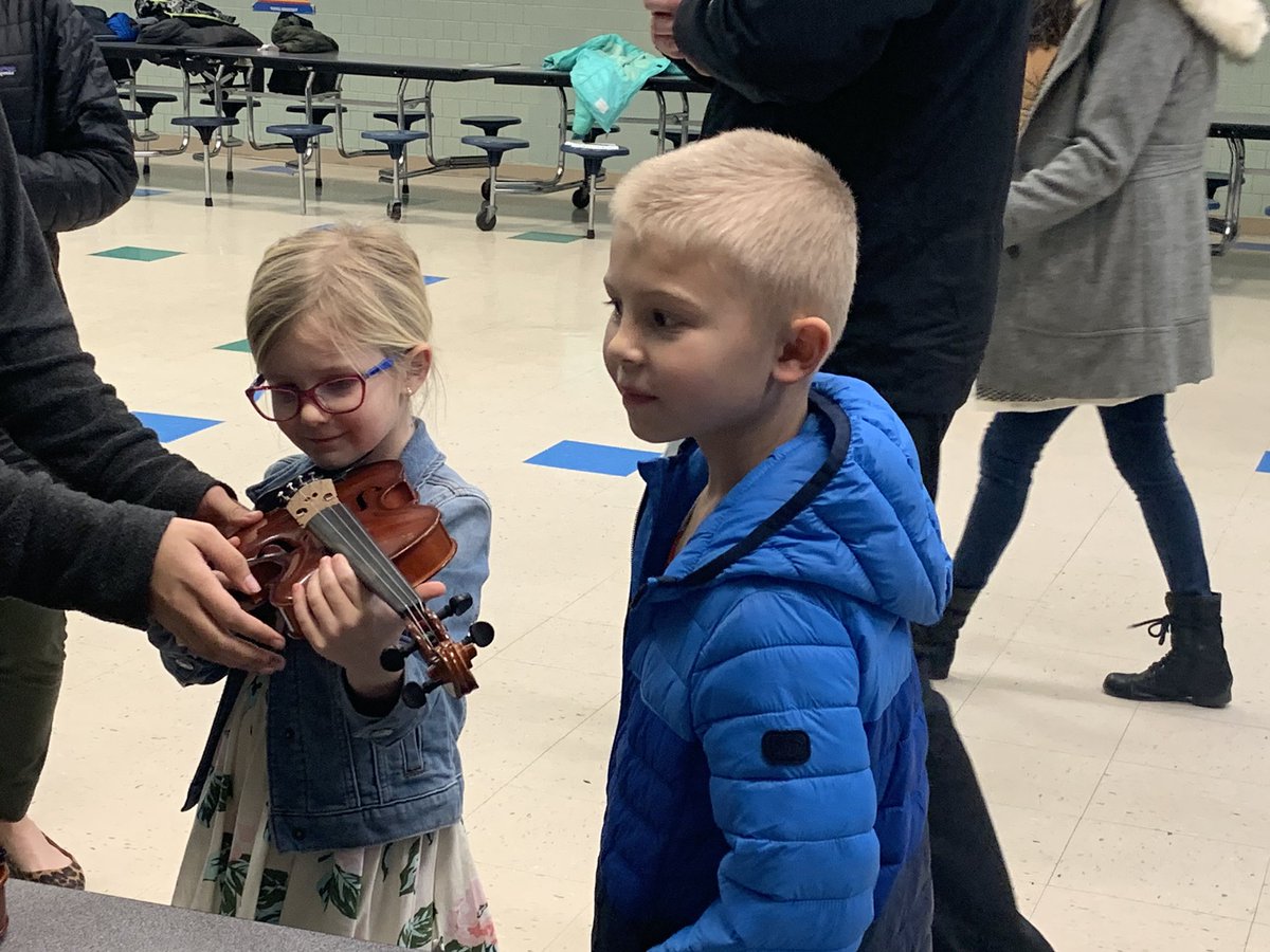 Ms_Tougas's tweet photo. More of the awesome stuff happening at our school tonight! #musiceducation @ccpsPerform @CurtisPrincipal @CurtisES_AP https://t.co/TNjV7BGMhP