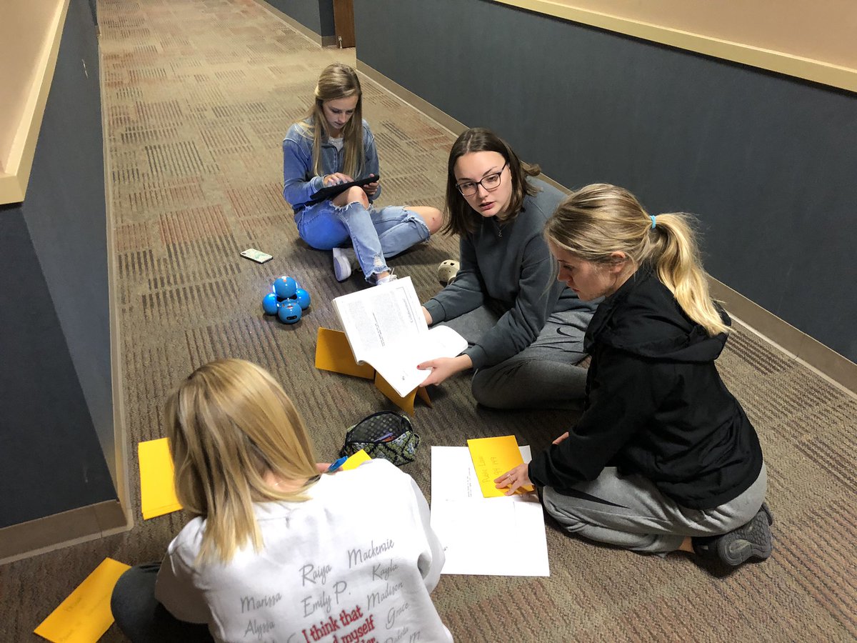 tonya_thorbahn's tweet photo. Even college students love @WonderWorkshop’s Dash! 🤖 Ss in #UFcollab created and coded timelines of Special Education laws! @UFindlay_COE #OilerProud https://t.co/K9elgSMARx
