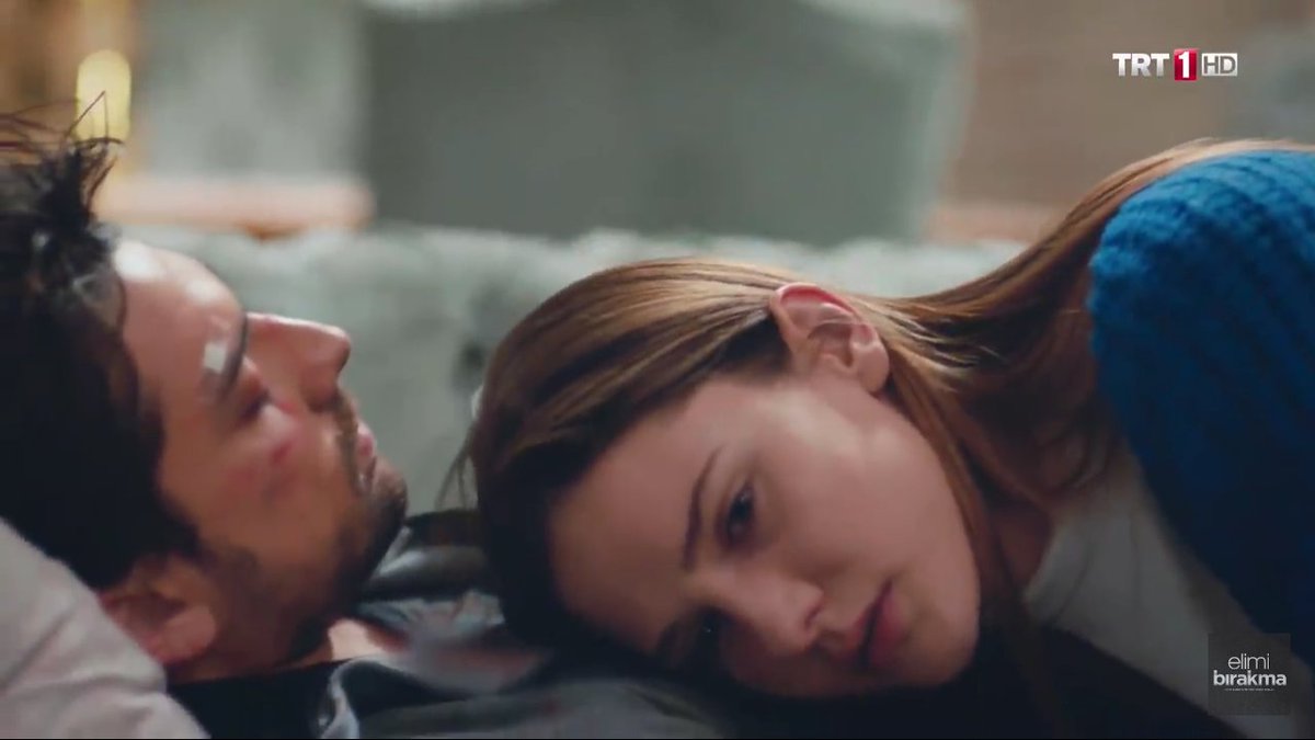 _CenkCelen's tweet photo. #TomaMiManoTV #ElimiBirakma
#U En esta escena Arza demuestra su ternura y amor por Cenk https://t.co/xI4Vbf0dBQ