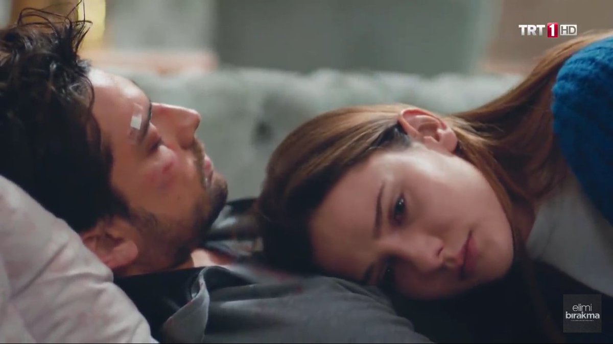 _CenkCelen's tweet photo. #TomaMiManoTV #ElimiBirakma
#U En esta escena Arza demuestra su ternura y amor por Cenk https://t.co/xI4Vbf0dBQ