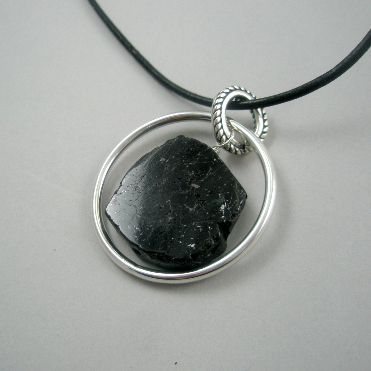 stoneberri's tweet image. Black Garnet Necklace tuppu.net/51fb2d15 #Stoneberri #Etsy #CustomLength