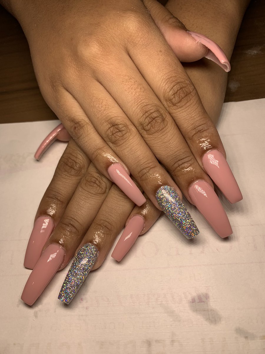 madissynn's tweet photo. only my first week since i started doing nails. 🧐 located in DURHAM, NC! follow my nail page. @theenailfanatic on instagram. RT RT RT!!! 💕 https://t.co/9WSb1VG9E2