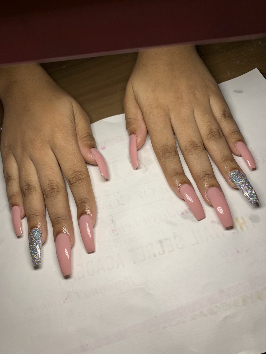 madissynn's tweet photo. only my first week since i started doing nails. 🧐 located in DURHAM, NC! follow my nail page. @theenailfanatic on instagram. RT RT RT!!! 💕 https://t.co/9WSb1VG9E2