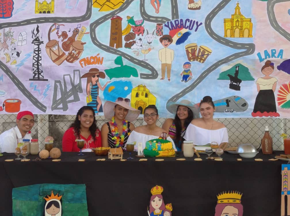 Nucleo_Lara's tweet photo. Estudiantes del 4 semestre de enfermería culminan la unidad de Defensa Integral realizando exposiciones sobre manifestaciones folklóricas y cultural venezolanas.@unefa_ve @angiolillofp @Educacion_MPPD @unefa_vrro @VDIUNEFA1 @elraye167 https://t.co/AWipJXoIBl