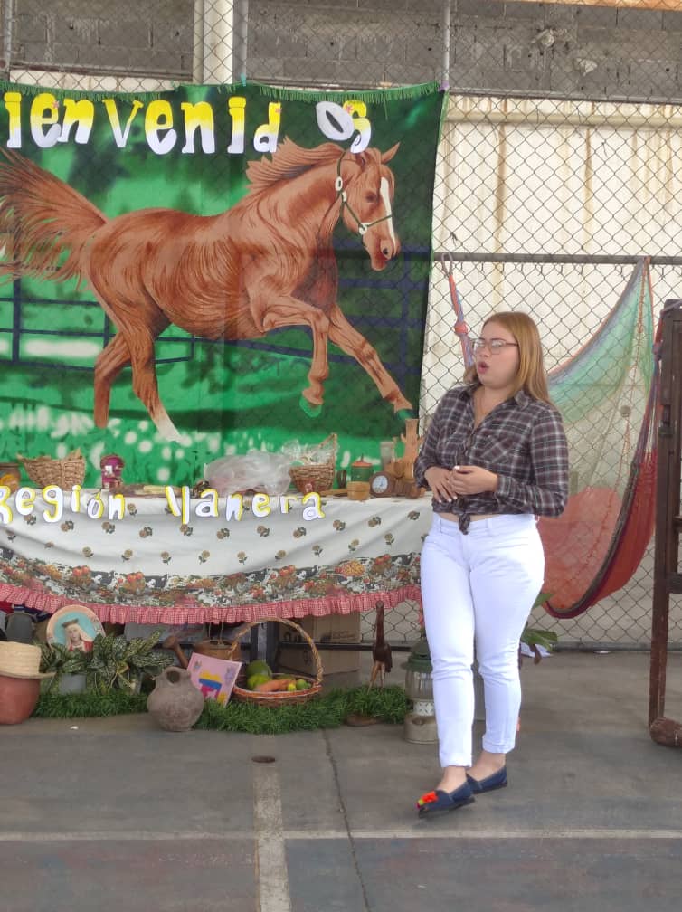 Nucleo_Lara's tweet photo. Estudiantes del 4 semestre de enfermería culminan la unidad de Defensa Integral realizando exposiciones sobre manifestaciones folklóricas y cultural venezolanas.@unefa_ve @angiolillofp @Educacion_MPPD @unefa_vrro @VDIUNEFA1 @elraye167 https://t.co/AWipJXoIBl