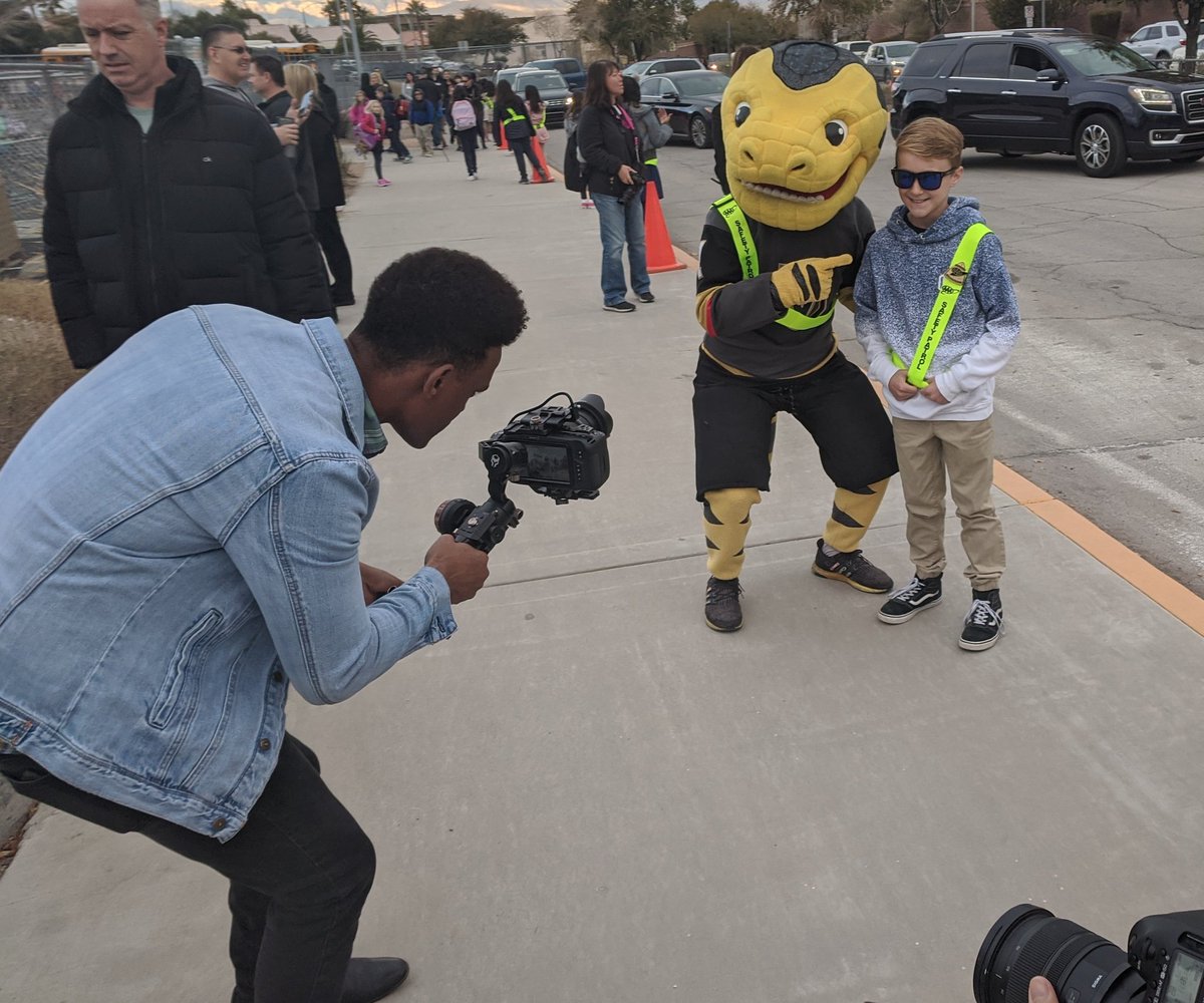 SergioNewsMan's tweet photo. So cool watching @ChanceNHL help AAA School Safety Patrollers for @AAA_Nevada during morning patrol!
#letsgo #safetyfirst #AAANevada https://t.co/TjK1AmzKcf