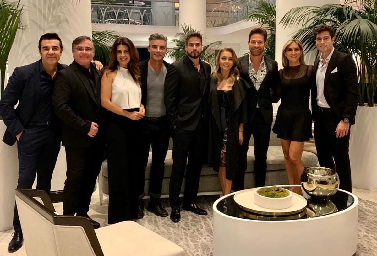 TeamABoyerMedia's tweet photo. IG | NATPE 2020
Vía @jamateos10 /// @Anboy88 @sebastianrulli @DanArenas @DaniloCarrera @AnaMadelaTorre @mayrinvillanew @AdrianUribe @vgonzalezactor #TeamTelevisa @Televisa https://t.co/d2BytAXTah