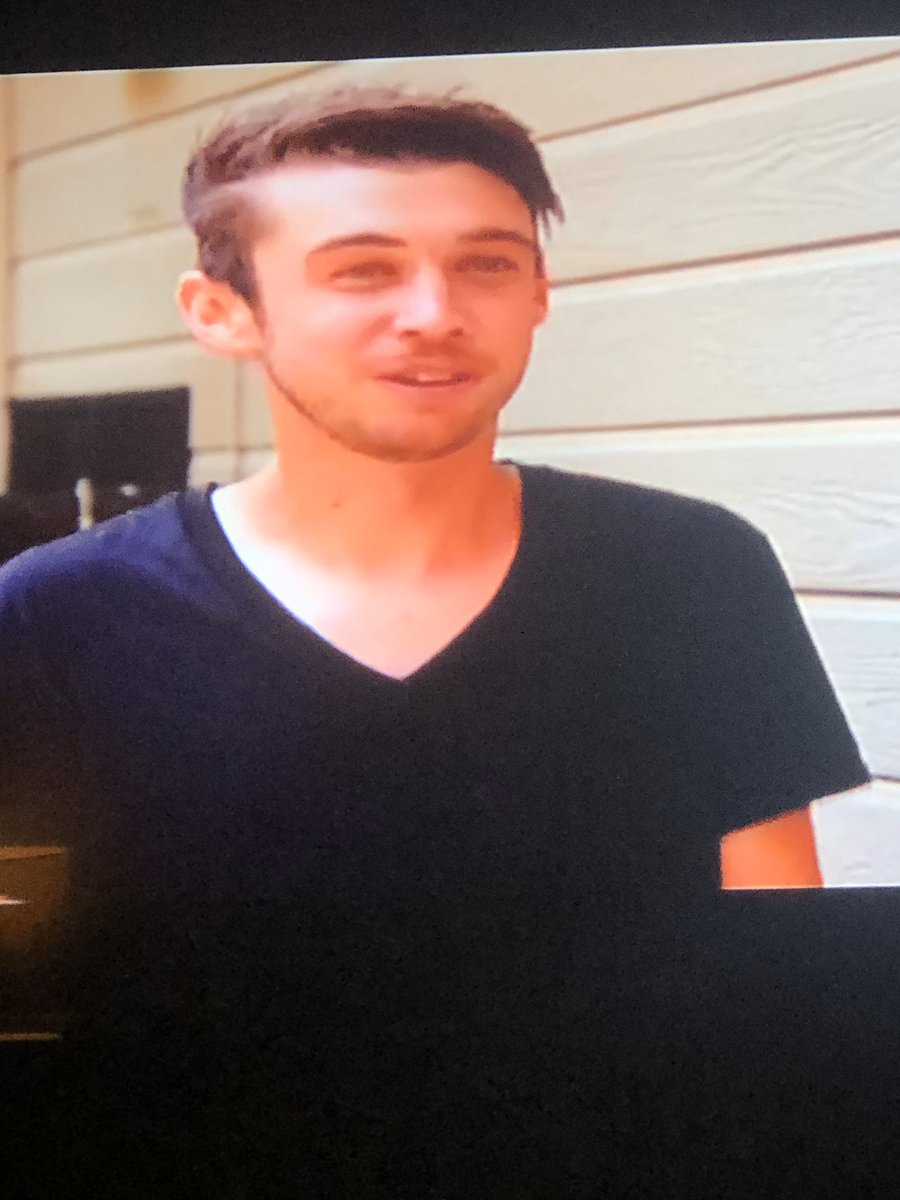 latenightcheez's tweet photo. looks like he still drinks warm milk from his mommas teet #boynotaman #hotandheavy @TLC @JoyMarieHill https://t.co/QEpskE4rNg
