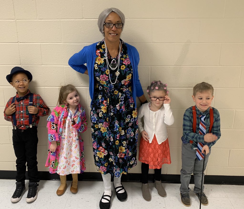 jking32902514's tweet image. Happy 100th day!  #RPESrocks #Cougarstrong #NCSSbetheBEST @RyanEarlJames @HopeFBarr