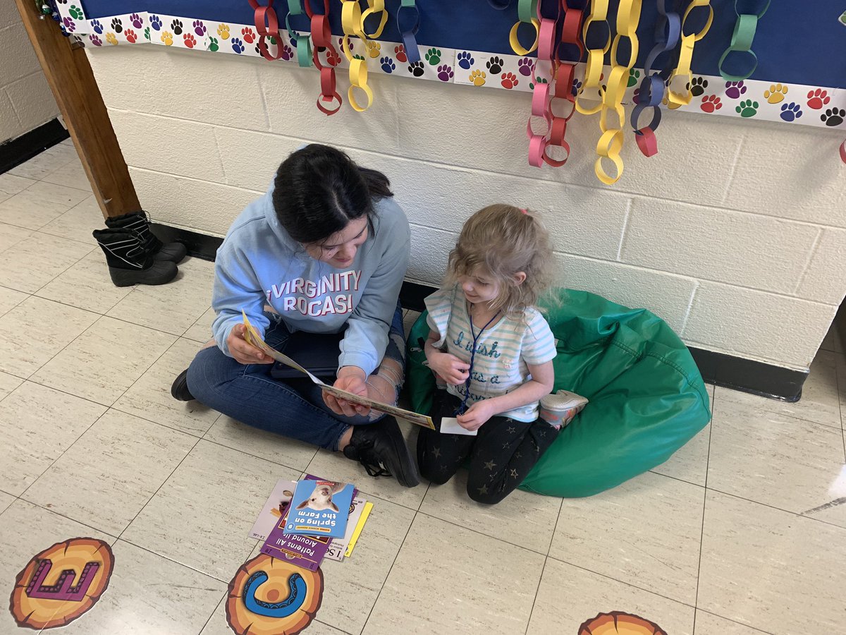mskaja116's tweet photo. Our Wildcat Web Crew Leaders working with students at Indian Hill today. @IHES_Chiefs #rlmspride https://t.co/39BVkqbgy2