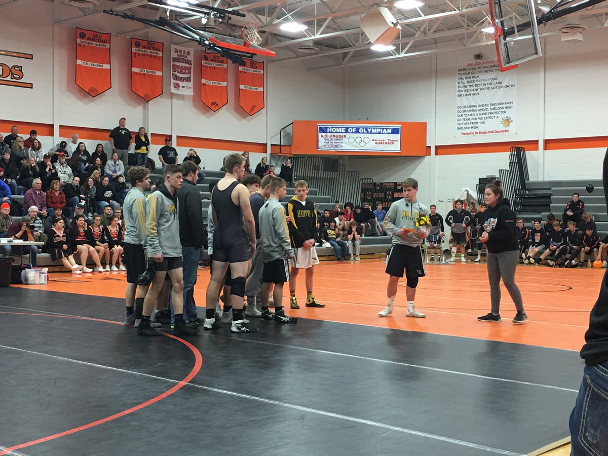 Thank you to <a href="/OrabsAD/">Sheldon Orabs</a> for there thoughtful gesture tonight. #class 💛🖤💚❤️💙