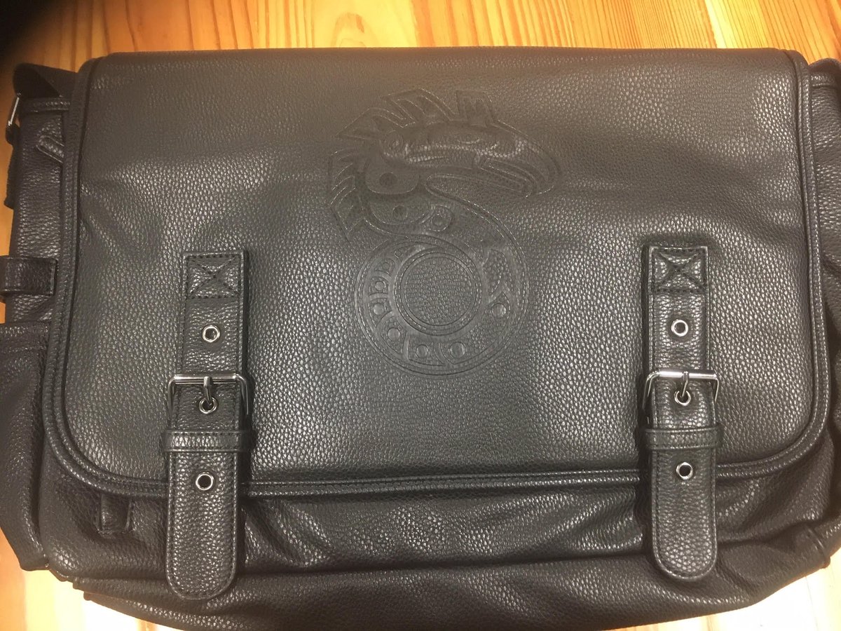 WeBeHarebrained's tweet image. Bid on this Shadowrun Messenger Bag and T-Shirt!

Auction ends Jan 28, 4pm PST. If you win, please let us know your shirt size.

Reply to 𝗧𝗛𝗜𝗦 tweet with your bid in $AUD to participate.
#GameDevsforFireys #GameDevsforFiries #rpg