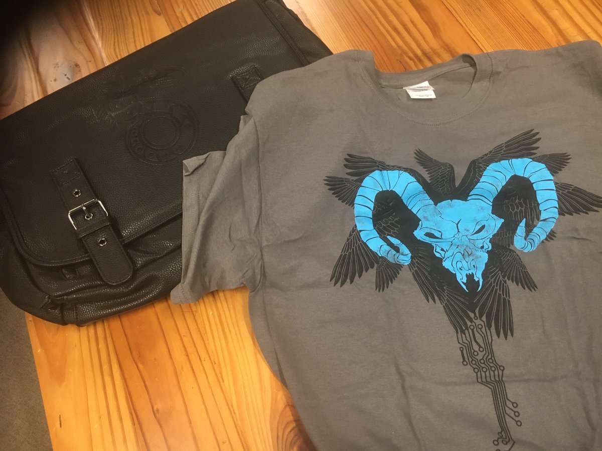 WeBeHarebrained's tweet image. Bid on this Shadowrun Messenger Bag and T-Shirt!

Auction ends Jan 28, 4pm PST. If you win, please let us know your shirt size.

Reply to 𝗧𝗛𝗜𝗦 tweet with your bid in $AUD to participate.
#GameDevsforFireys #GameDevsforFiries #rpg