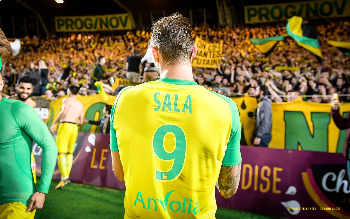 streetgang45's tweet image. Il y a un an jour pour jour, Emiliano Sala nous a quitté💔😥.

On ne t’oubliera jamais🙏.

mais sincères condoléances à la famille "d'Emi" et toute ses victimes perdue dans ce crash d'avion.

Que la terre leur soit légère #Amen.

@FCNantes🇫🇷  @CardiffCityFC 🇬🇧

Emilano🇦🇷❤️