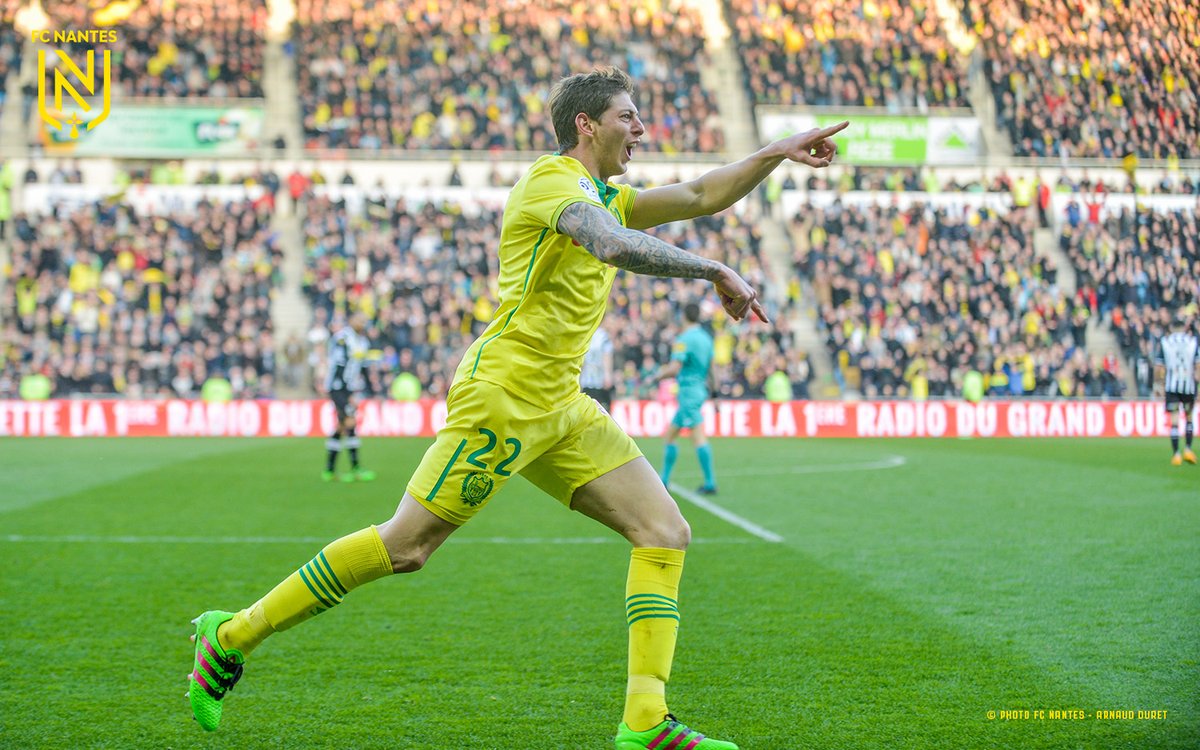 streetgang45's tweet image. Il y a un an jour pour jour, Emiliano Sala nous a quitté💔😥.

On ne t’oubliera jamais🙏.

mais sincères condoléances à la famille "d'Emi" et toute ses victimes perdue dans ce crash d'avion.

Que la terre leur soit légère #Amen.

@FCNantes🇫🇷  @CardiffCityFC 🇬🇧

Emilano🇦🇷❤️