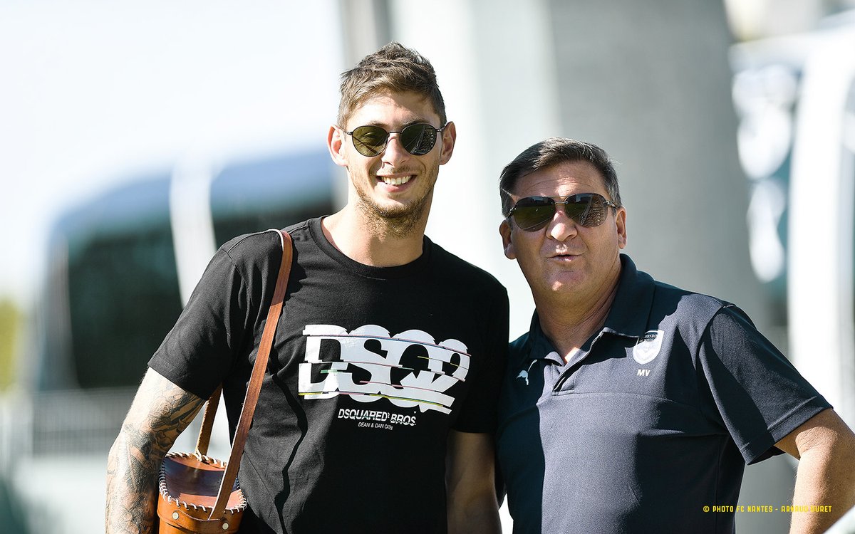streetgang45's tweet image. Il y a un an jour pour jour, Emiliano Sala nous a quitté💔😥.

On ne t’oubliera jamais🙏.

mais sincères condoléances à la famille "d'Emi" et toute ses victimes perdue dans ce crash d'avion.

Que la terre leur soit légère #Amen.

@FCNantes🇫🇷  @CardiffCityFC 🇬🇧

Emilano🇦🇷❤️