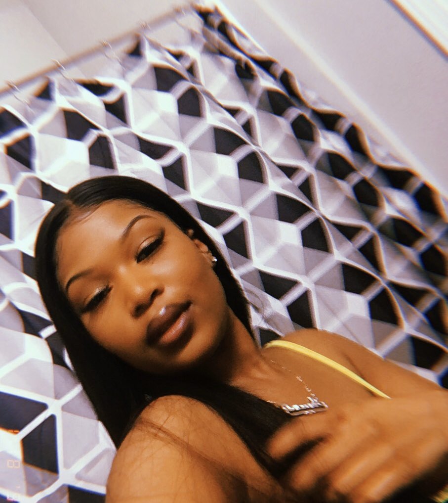 manidavia's tweet photo. 2020 is yours sweetheart 🥂❤️ https://t.co/Iff1mE594A