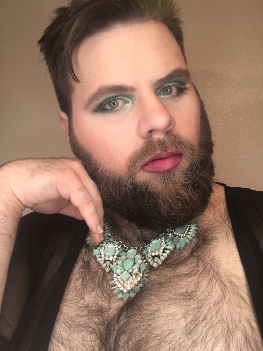 LanaDelBeard's tweet photo. Playing around with @colourpopcosmetics Just my luck and Mint to Be. They play along pretty well.
#gay #gaybear #gaybeard #guymakeup #beard #bear #makeup #colourpopcosmetics #plussize #gayfat #fat #gaychub #chub #bopo #bodypositivity https://t.co/Qlb4xn9Fkk