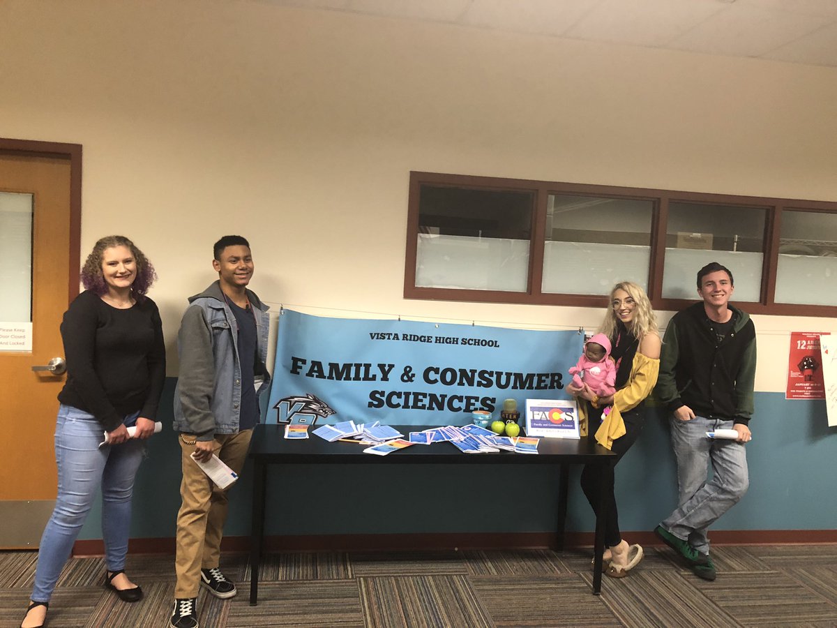 marygoround82's tweet photo. Teacher Cadets promoting #familyandconsumersciences at 8th grade night! #sayyestofcs #teachfcs https://t.co/i8DTUZVmdQ