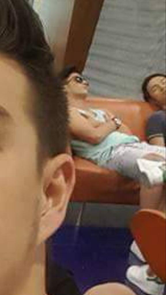 hardto4get's tweet photo. Tabihan ko din kaya muna sila  nag seset-up pa lang naman. .tulog din muna kaya ako..😣 https://t.co/TBu6Gycq46