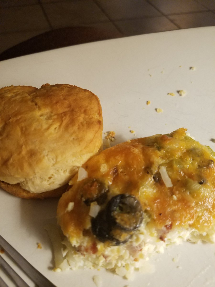 tandy_flora's tweet photo. #breakfastfordinner is the best https://t.co/FzjvT2crrs