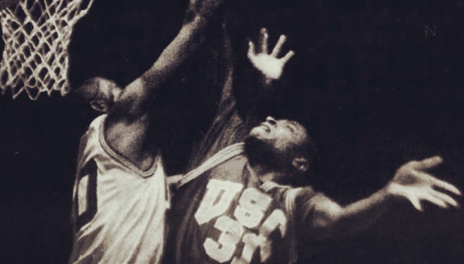 wildabout88's tweet image. On this day in 1988 the No.1 Arizona Wildcats defeated USC 92-48 improving to 17-1 on the season. #anthonycook #wildabout88 @SteveKerr @seanelliott_32 @HarveyMasonjr @byronjr23 @mattmuehlebach @JudBuechler @Kenny_Lofton7 @APlayersProgram @TucsonStar 
B.McClelland, AZ Daily Star