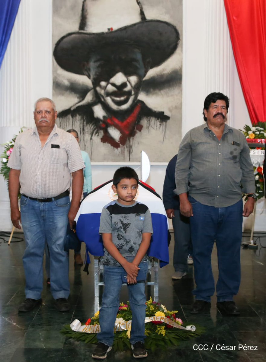el19digital's tweet photo. En imágenes: Militancia Sandinista rinde homenaje al compañero Juan Ramón Ramos "Indio Emilio" desde el Palacio de la Cultura en la capital. https://t.co/gTvMHLRL80