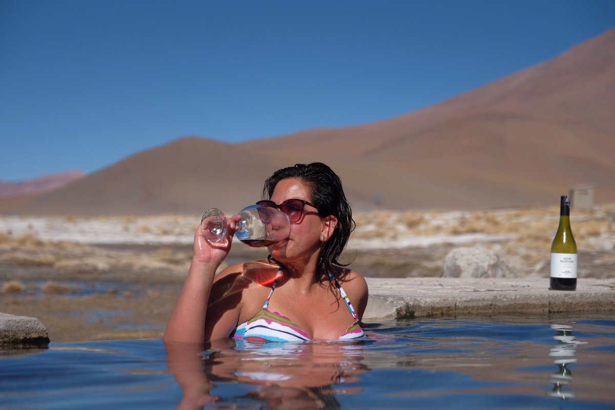 la_libelle's tweet photo. Nuestra siguiente parada y lugar de almuerzo (y vino) fueron las #aguastermales de #Polques y desde aquí tuvimos solo una parada corta en #Villamar para llegar a Uyuni a las 20:00 a tiempo para tomar nuestro bus. https://t.co/XLBQFQx7qM