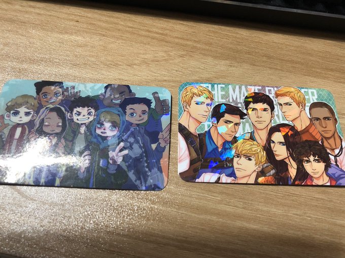 트레카 전종 다 모으시면 드렸던 침님이 작업해주셨던 스코치크루랑 어차피님이 작업해주셨던 메런크루 카드
보시다시피... 깨진유리 홀로그램코팅...
집에... 한.. 200장씩 남아있는 듯...?