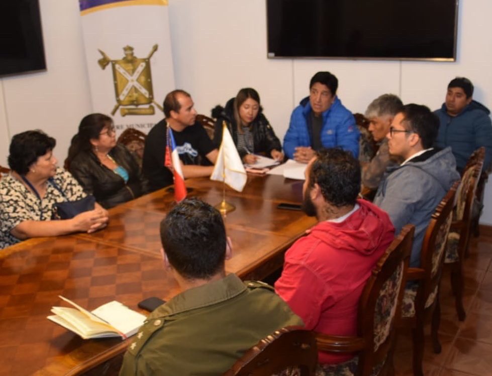 MunicipioPica's tweet photo. A esta hora, Alcalde Iván Infante Chacón, lidera el comité de emergencia, el cual analiza la situación de la comuna ante la contigencia de las lluvias estivales.
@radiopaulina @biobio @gob_tamarugal @onemichile #pica #lirima #camcosa #matilla https://t.co/wgedMpfHKI