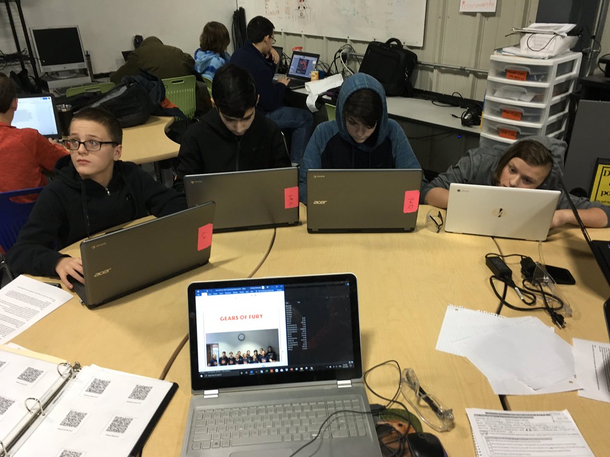 Blocking out our qualifier presentation and finalizing the engineering notebook. #FIRSTweets #SKYSTONE <a href="/oswegorobotics1/">oswegoroboticsftc</a>