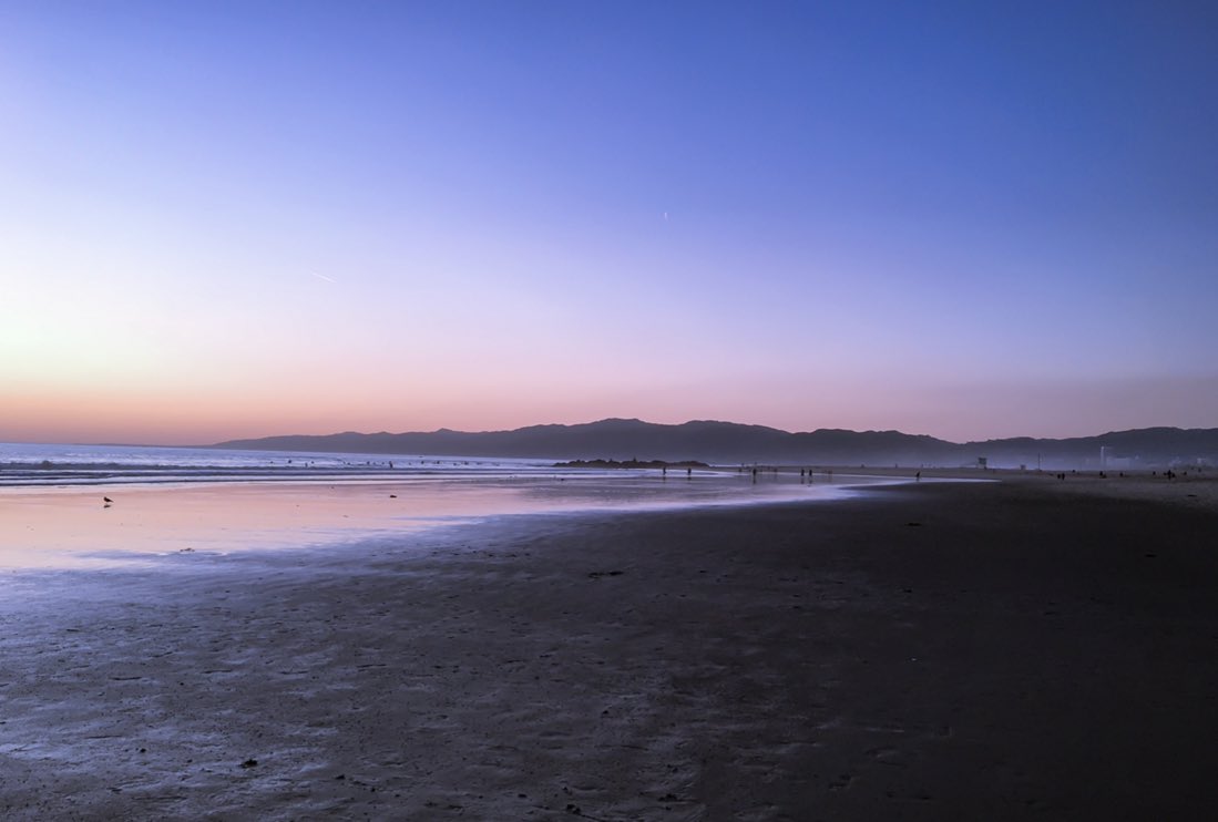 Vibe
.
.
.
.
.
.
 #color #sunsets #beachvibes #mytinyatlas #beachy #lowtide #theglobewanderer #theprettycities #exploringtheglobe  #instatravel #travelog #artofvisuals #shades #conquer_la #discoverla #venicebeach #losangelesgrammers  #lagrammers #ocean #clouds #california