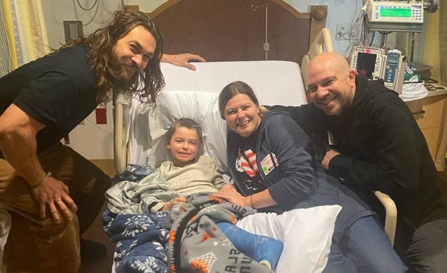 ><a href="/Emais_Estadao/">E+Estadão</a> Jason Momoa visita crianças internadas para tratamento em hospital bit.ly/36giUZN