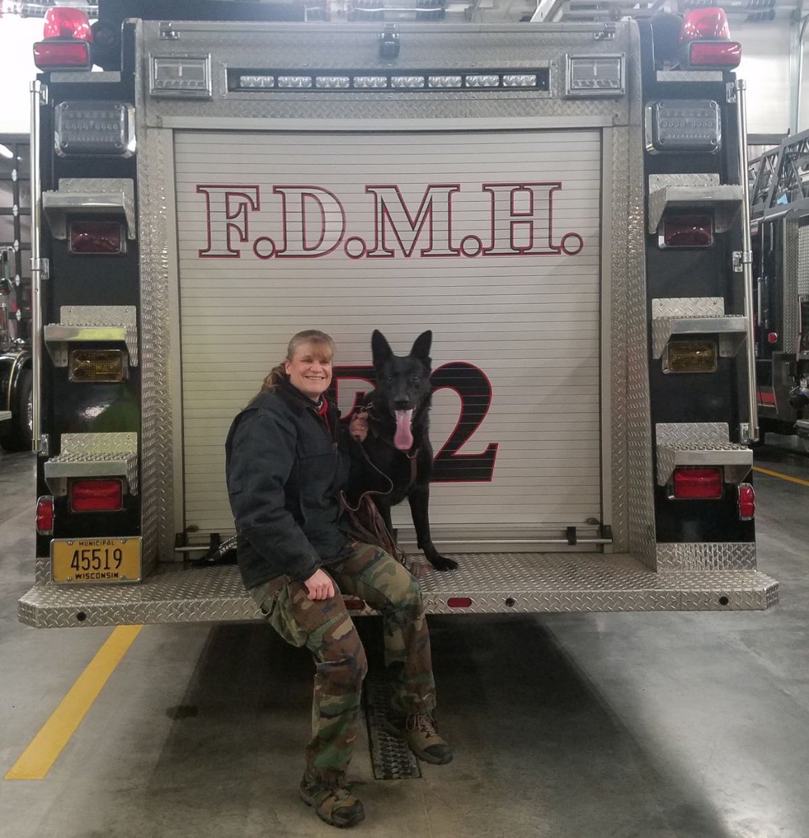 wik9sos's tweet photo. After our demo some of the K9s posed. #Fdmh #SAR #k9sar #firetruck https://t.co/RSr4utlWkK