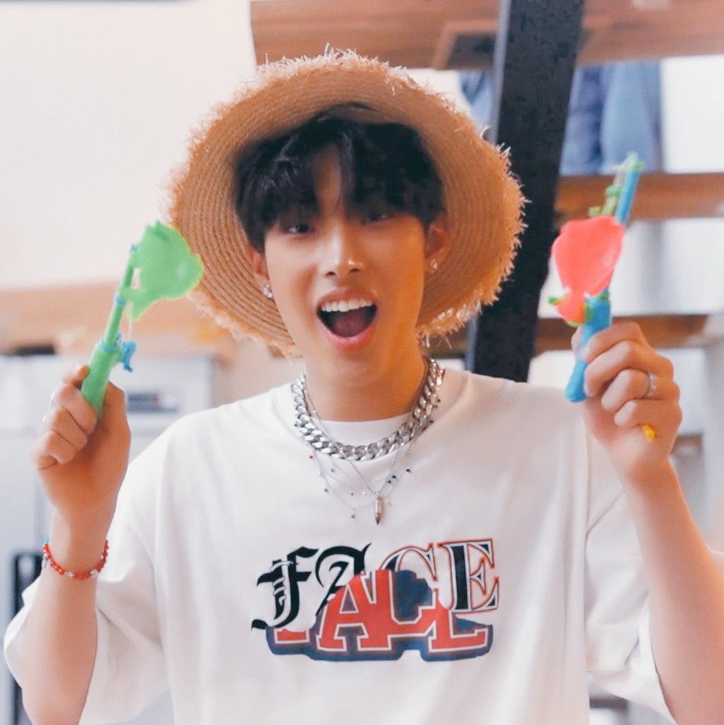 mingibub's tweet photo. we go ヾ(〃^∇^)ﾉ 

#AtinySelcaDay #ATSD @ATEEZofficial https://t.co/snZfAxEeyl