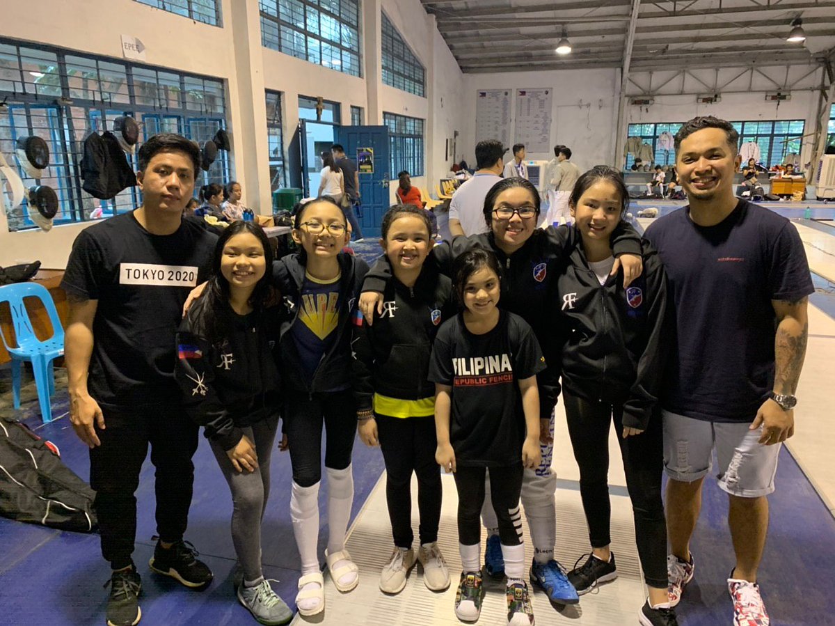 RepublicFencing's tweet photo. A day won't be complete without a mandatory groupie.📸🤺  

#RepublicFencing #TrustTheProcess #Fencing #core #benefitsoffencing #sports #Makati #Greenhills https://t.co/kLDdje8KQr