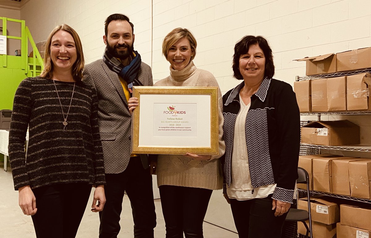 Yellowrobot's tweet photo. This evening we were honoured to receive the #BigHearts award from @Food4KidsHalton for our work with @EATBurlON! There are 700+ children currently receiving #food4kids bags in #Halton. Ask us how you can become more involved! #corporateresponsibility #giveback 💛 https://t.co/DhC8OKSgpg