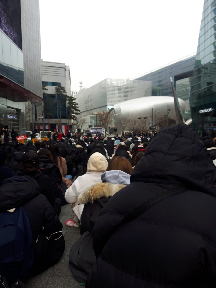 seunghyonkr's tweet photo. I love you... i love you... T___T
Thank you for every koneits and intl oneits who joined this silent protest. Im crying
#타오를_원잇의_불씨
#Fire_up_OneIt
#BringBackNewX1
#CJTakeTheResponsibility https://t.co/DcshFLt5Pf