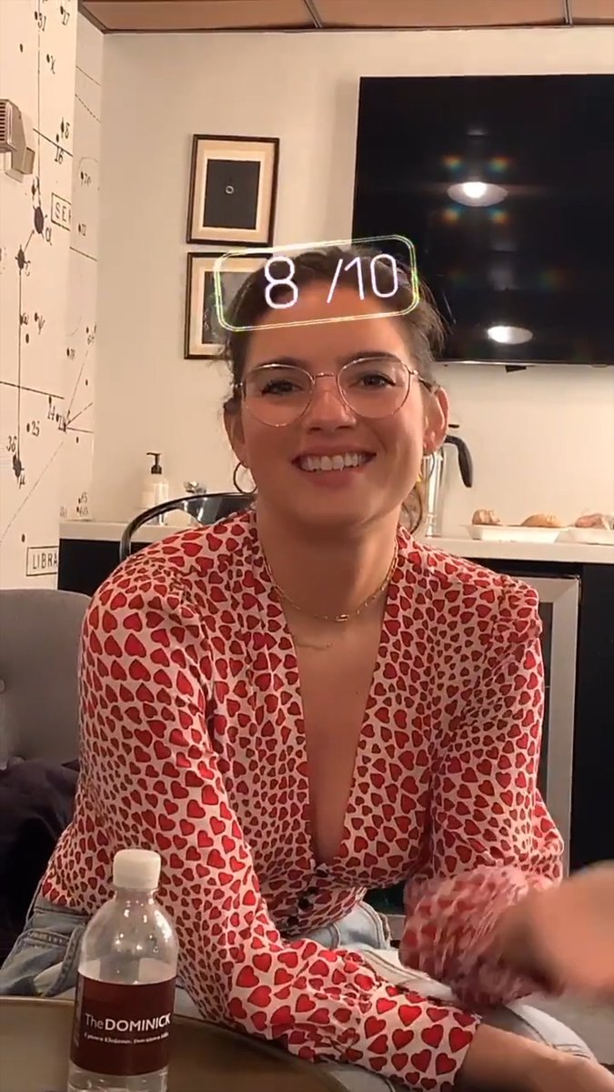 LeexXxiaa's tweet photo. Such a supportive wife! What a great day for the datalies! ๐ #datalie #TonightShow #FallonTonight @FallonTonight https://t.co/BE3xFIdQwz
