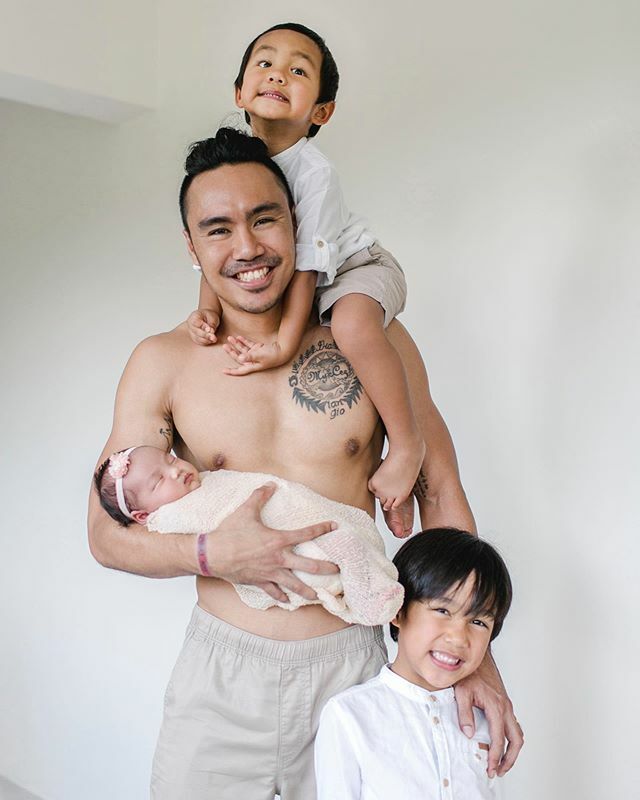 idaroccio's tweet photo. 2020. New beginnings. ❤️ #idaroccio #idarocciophotography #idaroccioportraits #familysession https://t.co/Z2ew3PGg5K https://t.co/zsw0UK9SVn
