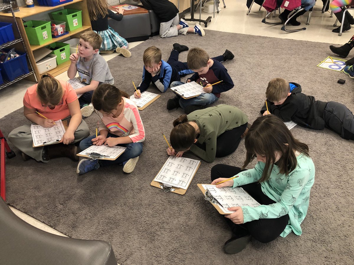 KHoweSummit's tweet photo. These 2nd graders have been rocking math rotations! I’m super proud of their focus and independence. 👏 @summitbees @FHSchools https://t.co/VxHMrmD74H