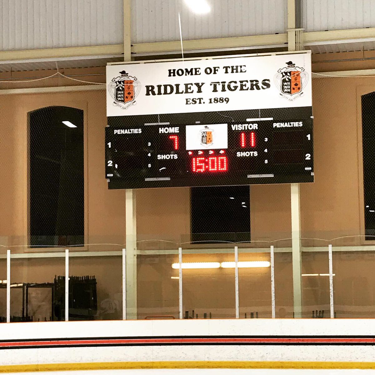 977HTZFM's tweet photo. The Htzmen boys come out on the wrong end of high scoring affair but some @PieGuysOfficial and @NickelBrookBeer certainly ease the pain. As does supporting @uwaysc and #afterschoolmatters #notjustpizza #regularsrock #59centwings #pitcherandpie #ourhomestc https://t.co/7NaHiSCVhT