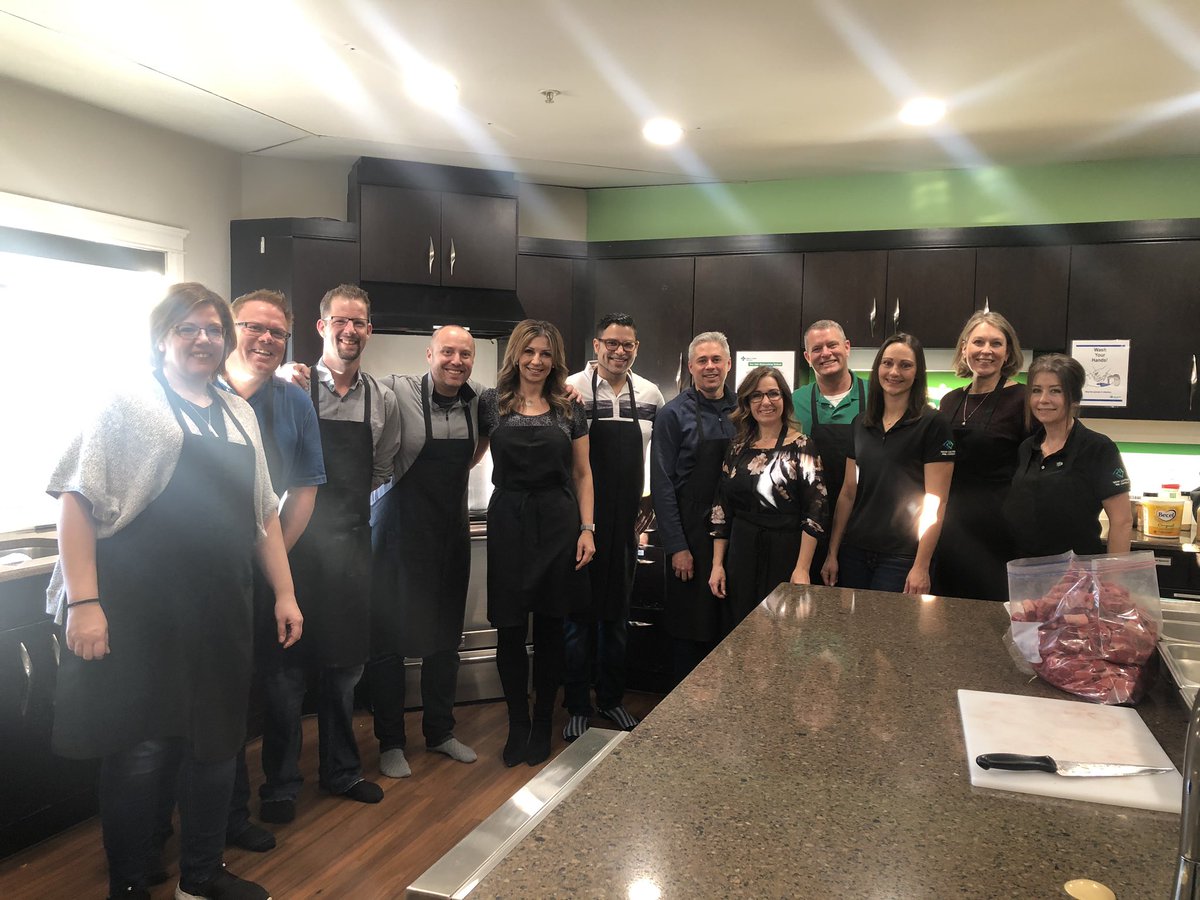 Sheils29's tweet photo. Great day cooking for Meals that Mend program at Ronald McDonald House with the Wow crew! 
#wowgivesback #amazingfamilies https://t.co/emc5WXs7Pl