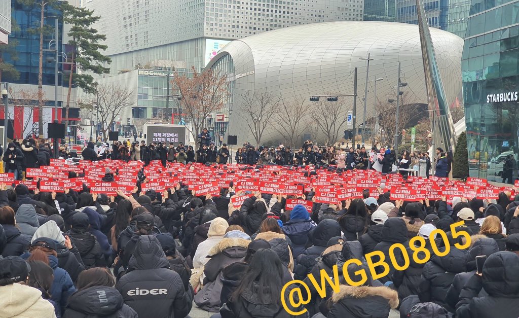 meownbn's tweet photo. This is so 😭😭😭 Thankyou Thankyou Thankyou
#타오를_원잇의_불씨
#Fire_up_OneIt
#BringBackNewX1
#CJTakeTheResponsibility https://t.co/hUuqDlIp9t