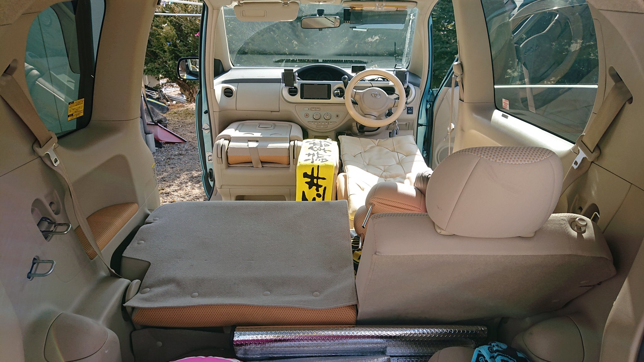 シノブ 一寸先はパルプンテ ベニヤ板と百均のブロック型の発泡スチロールでポルテの車中泊仕様が出来そうだ T Co 4wbu4rumuv Twitter