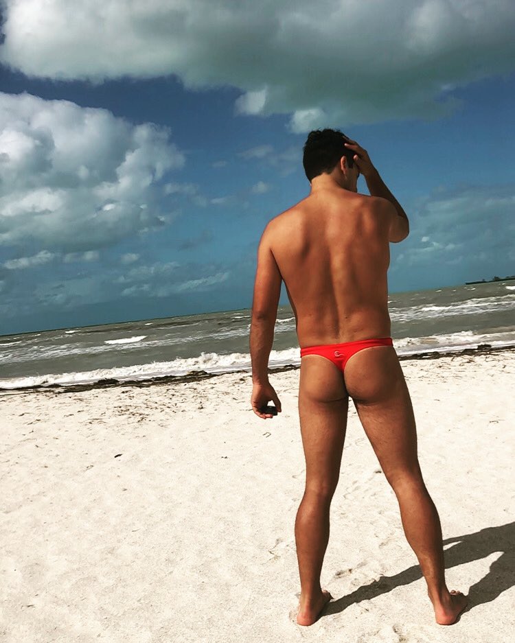 LaPlayitaModa's tweet photo. Tanga “Baywatch” 🏝
Disponible en https://t.co/Rc5UfUMim5
@laplayitamoda
#tanga #tangasprahombre #menthong #thongswimwear #bikinitanga #thingbikini #meninthong #tangas #tangaroja #redthong #sexythong #red #sexyred #hombresentanga #booty #sexyswimwear https://t.co/IIT22Sk6dc