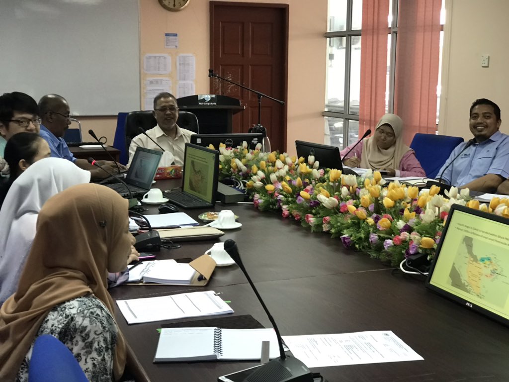 LKIMGANU's tweet photo. Pagi ini di bilik mesyuarat LKIM Terengganu sedang berlangsung sesi Perbincangan untuk Projek Decommission of South - Angsi -A oleh Repsol yang di pengerusikan oleh Pengarah LKIM Terengganu turut serta TP,TPII, Pengurus PNK dan Chemsain Konsultant Sdn Bhd @LKIMHQ https://t.co/zaRkvQkGjE