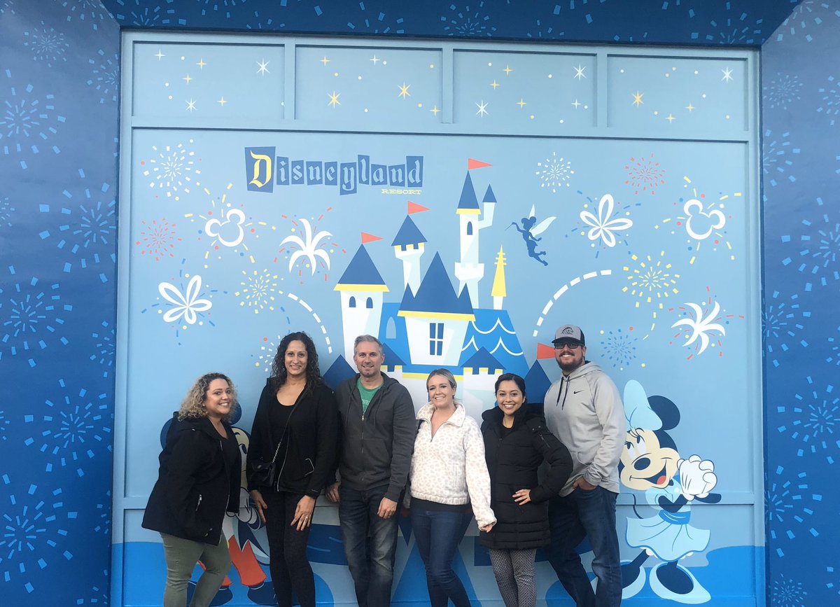 snchztwn1's tweet image. Turn your classroom into the happiest place on earth by creating a Magic Team-dom with Co-Teaching! @annebeninghof #coteachingthatworks