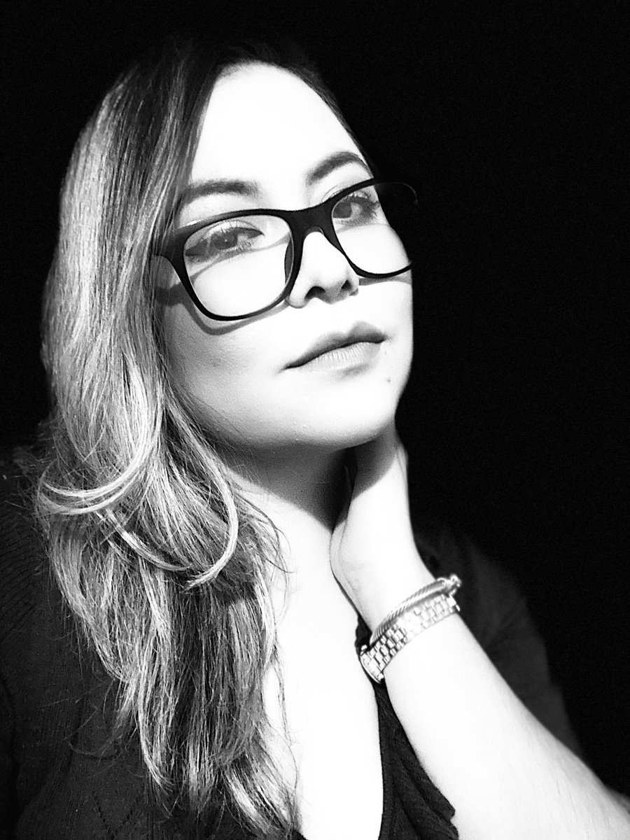 Vida solo hay una ❤️😉 

#vivelavida #operasinger #soprano #blancoynegro #mexicanas