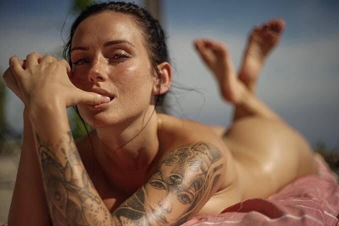 • Rose 🌹
• 25 
• Escort
• Modelo Erotica
• Bisexual
• Sensual y coqueta 
• Selectiva
• Freerol 
• Sexrol con trama
• clientes (Hombre o mujer) manda un DM’s (yo elijo a quien le doy servicio)
• No anime ni cuentas personales

         ↻ ¿RT?;♥️ = dm
